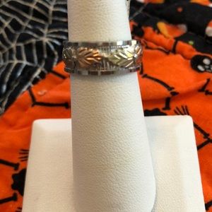 Black hills gold and silver ring 62